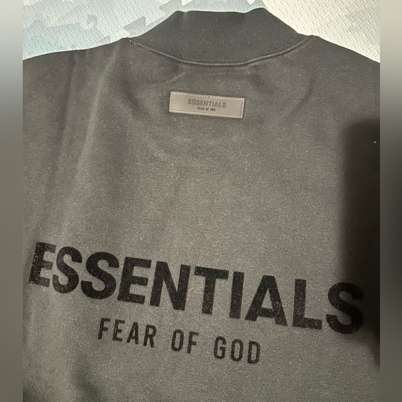 Fear of God ESSENTIALS Relaxed Crewneck Stretch Limo - NWT/NIB (M) Men’s - Picture 2 of 7